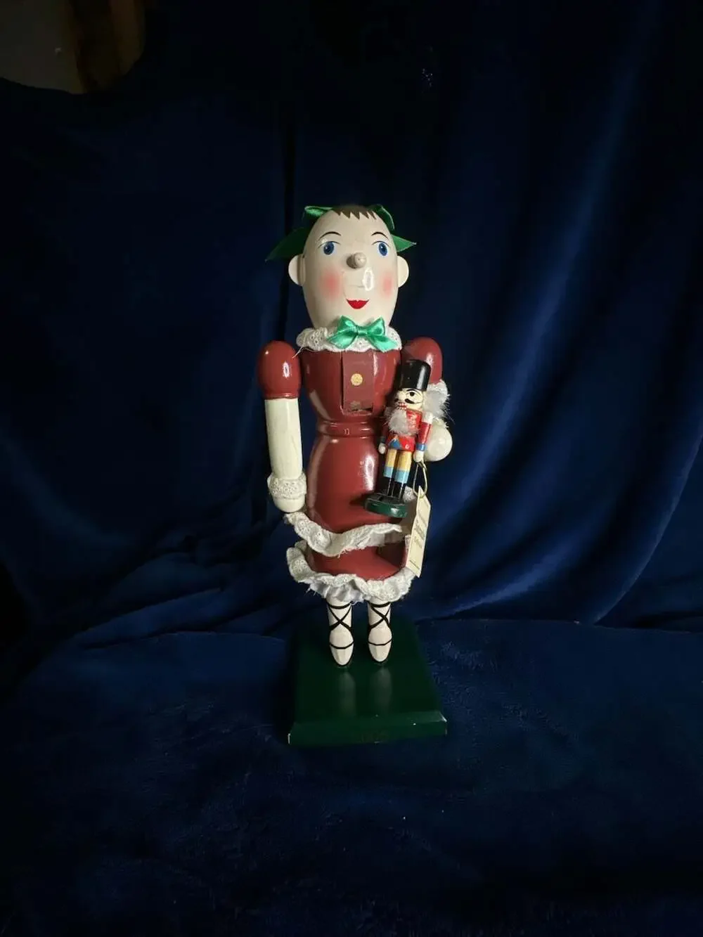 2006 Target Limited Edition Nutcracker Collection Girl Ballerina Holding Toy Sol